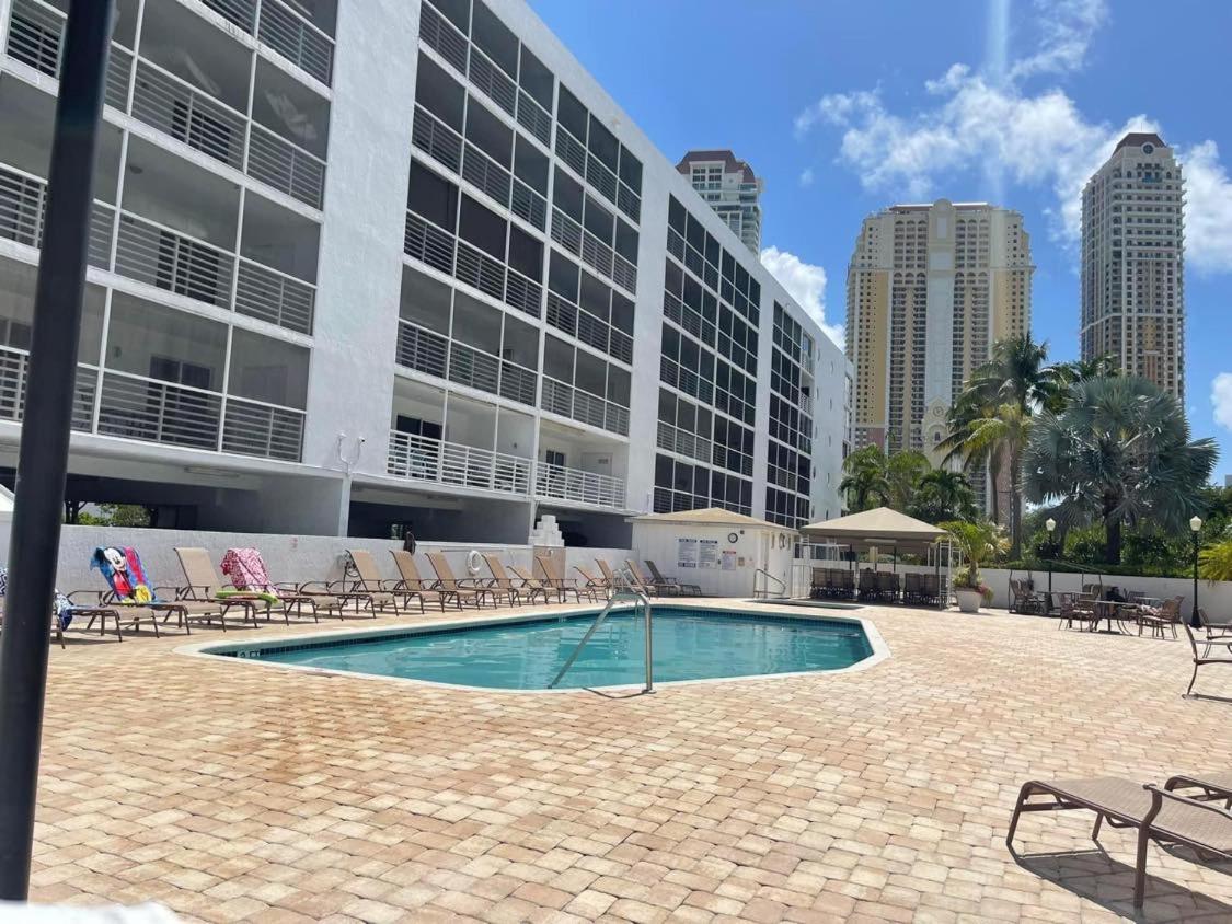 Le Frontenac Villa Sunny Isles Beach Exterior foto